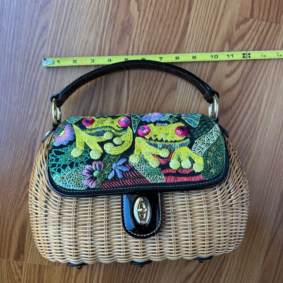 Eric Javits Wicker Bag Frog Print Embroidery - Picture 5 of 17